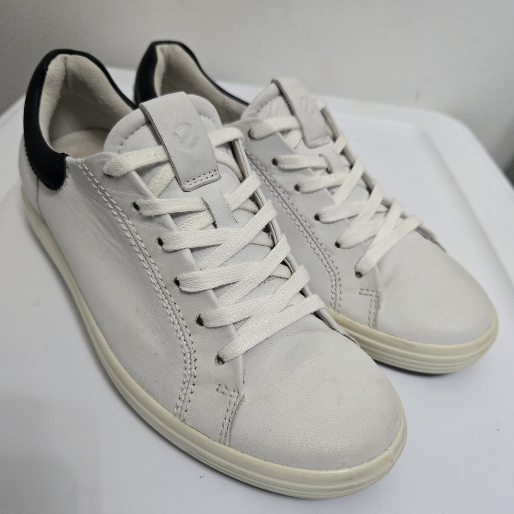 ECCO White Leather Sneakers Shoes Soft Casual Women's Shoes Size 6½